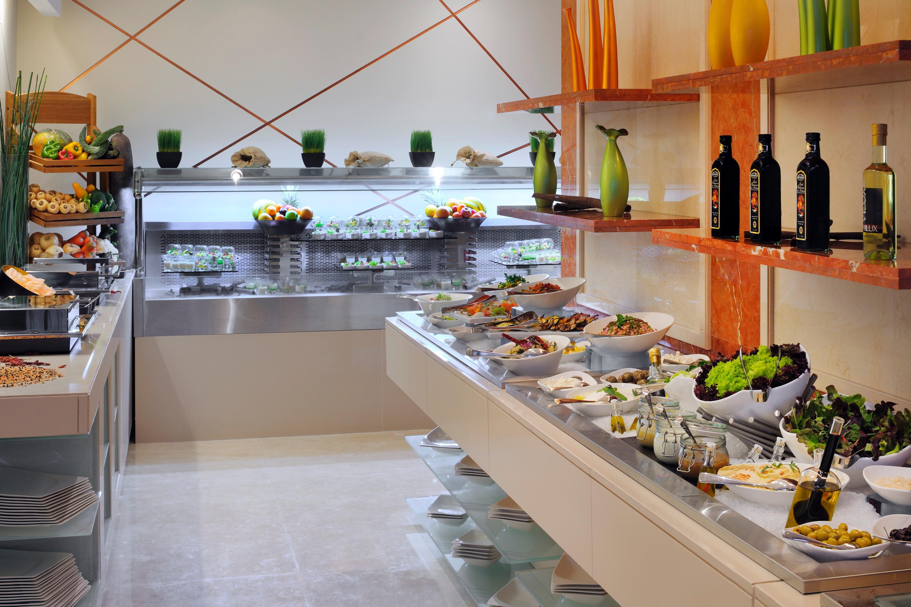 Moevenpick Hotel Jumeirah Lakes Towers Dubai Exterior photo A salad bar